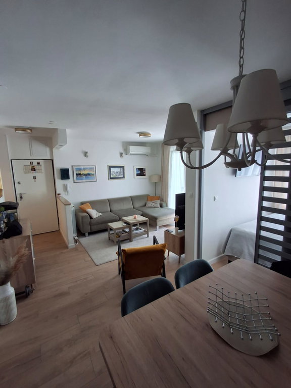 Split, Žnjan, 3s stan 70m2, lođa, na prodaju