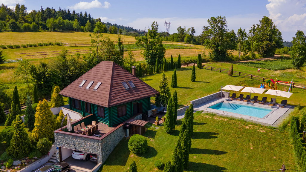 Ravna Gora, drvena kuća s bazenom za odmor na prodaju