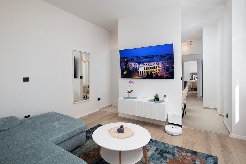 Pula, moderni stan pored Arene s vrtom, 67 m2