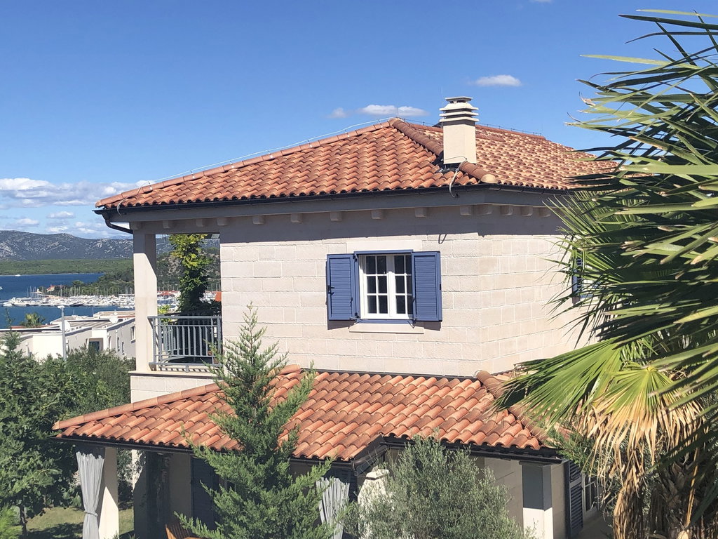 Murter, Betina, luksuzna kuća 148m2 s bazenom na prodaju