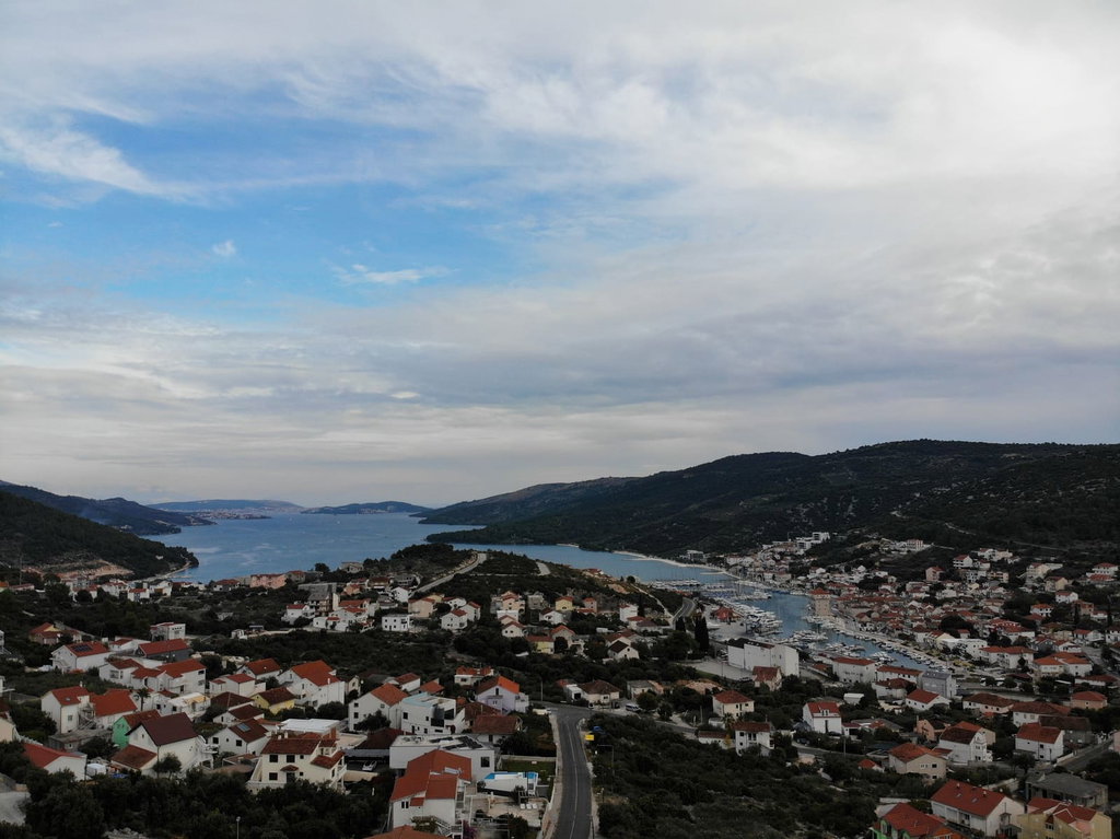 Marina, Trogir, prodaja dvojne kuće 247 m2 na 3 etaže + parking