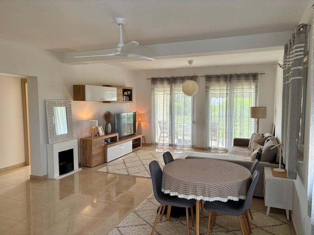 Petrčane Zadar, prostran stan od 75 m² + parking, 50 m od mora