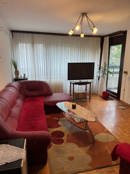 Zagreb, Prečko, trosobni stan s balkonom na 2. katu, 78,26 m²