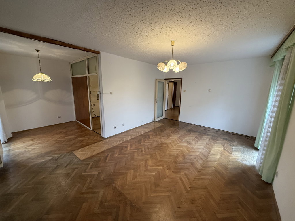 Zagreb, Maksimir, stan za renovaciju na  3. katu, 65 m²