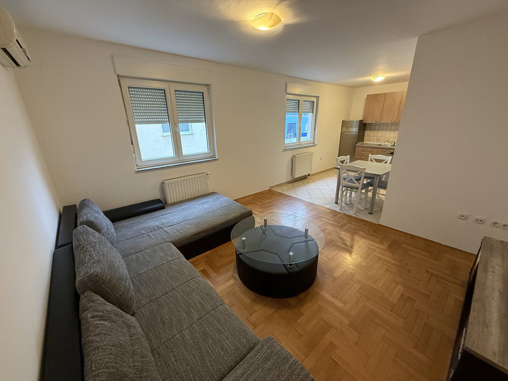 Zagreb, Malešnica, stan s dvije spavaće sobe na 1. katu, 60 m2