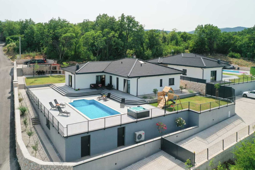 Imotski, moderna kuća s bazenom i panoramskim pogledom na prodaju, 165 m2