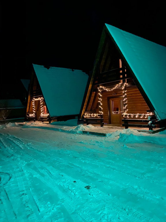 Bjelolasica, resorts s 3 kuće za odmor, investicija