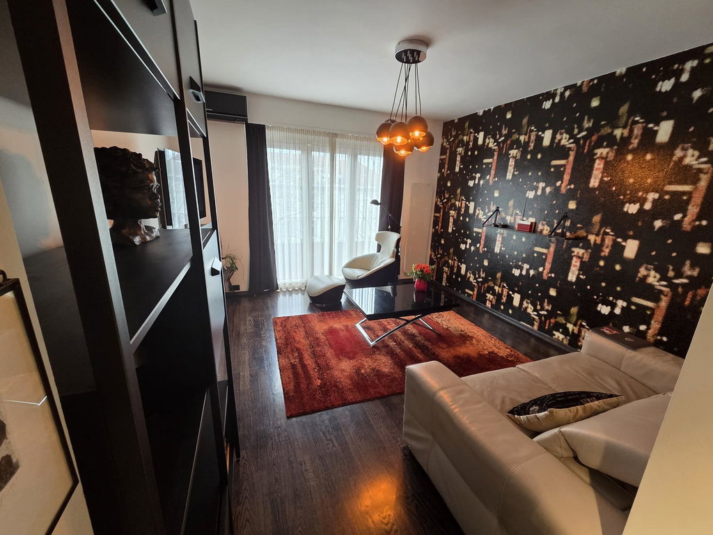 Zagreb, Trg Franc Republike, uređen stan 55m2, 2 balkona i garaža