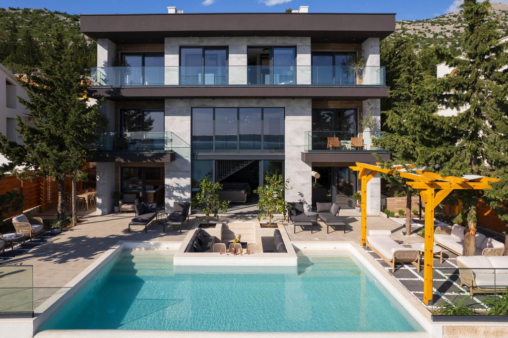 Starigrad, luksuzna vila s bazenom i pogledom na more