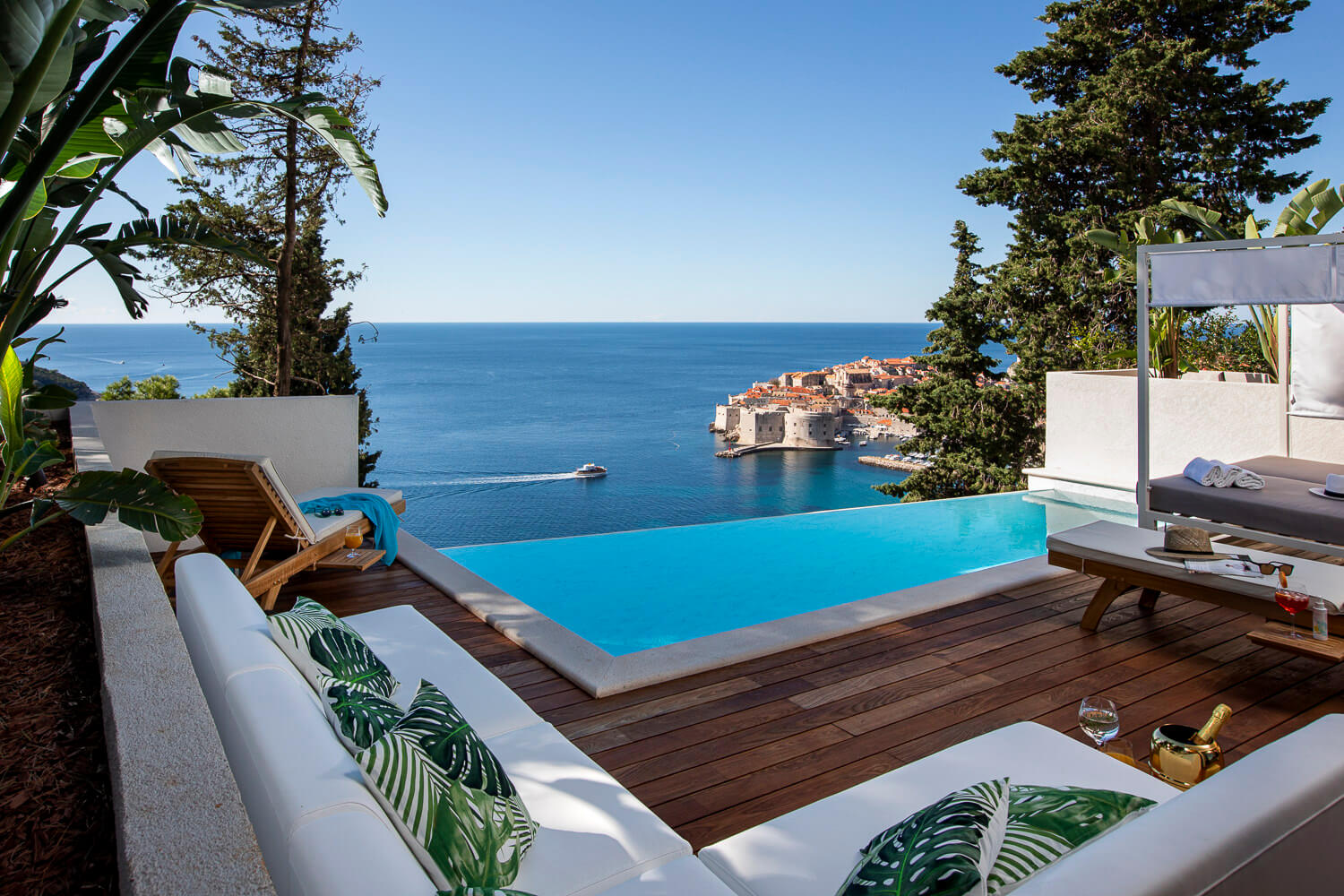 Luxury villa with pool for sale in Dubrovnik
