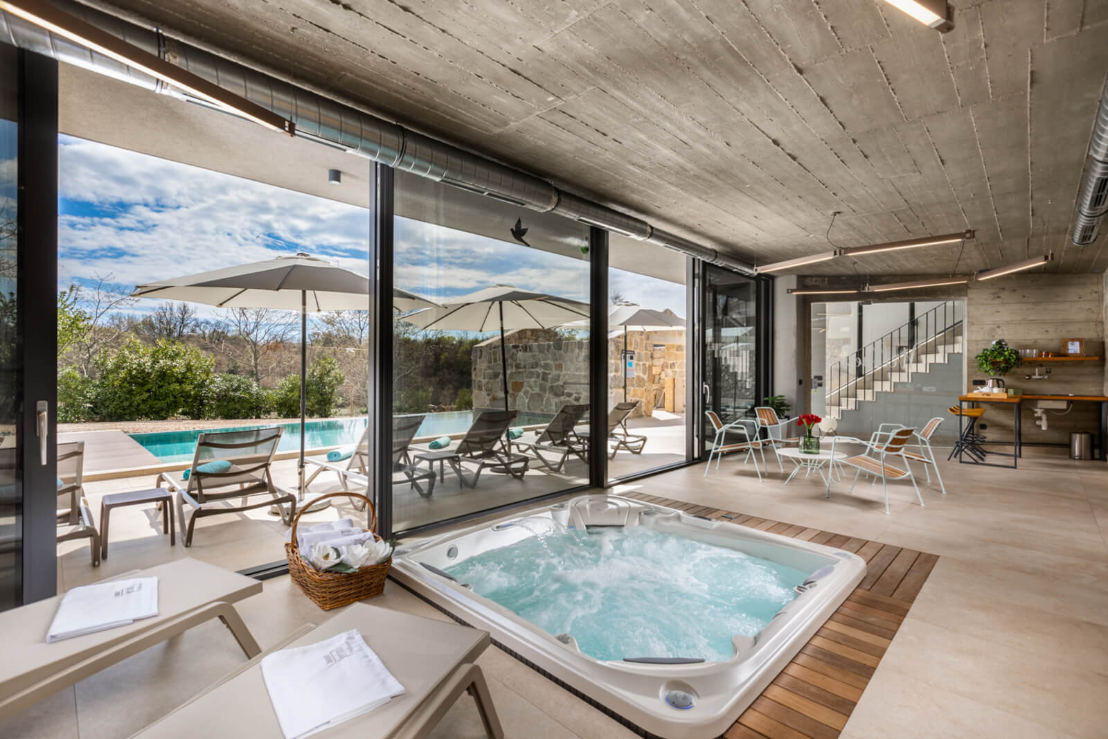 Luxury Villa Jerini Estate with pool & Jacuzzi