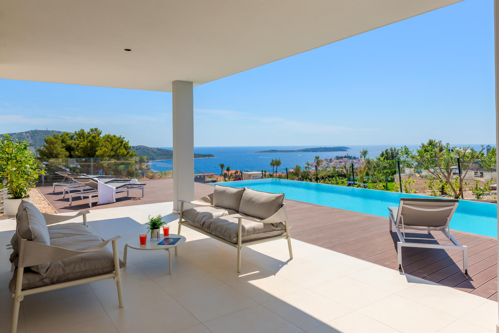 Luxury villa with pool for sale in Primošten